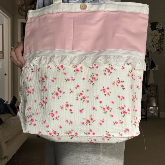 Handmade Handbags - Chic Floral Pink and White Tote Bag